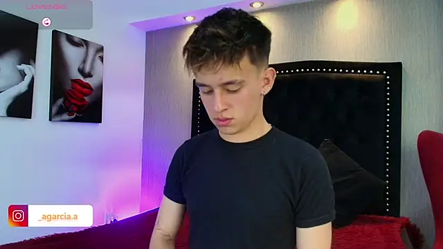 LiamWildx20 online show from November 30, 2025, 3:40 am