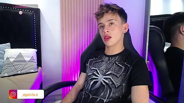 LiamWildx20 online show from April 15, 2026, 4:40 am