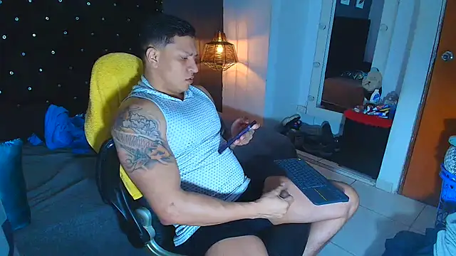 ethan dalton  online show from November 30, 2025, 3:29 am