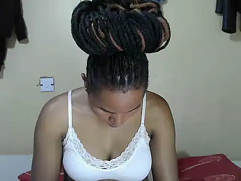 Creamy-Aisha online show from October 27, 2025, 4:41 pm