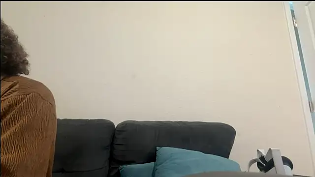 Snapshot of shurthingx chatting on January 6, 2026, 5:28 pm shurthingx online show from January 6, 2026, 5:28 pm