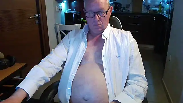 Snapshot of JamesBauer chatting on February 28, 2026, 4:34 am JamesBauer online show from February 28, 2026, 4:34 am