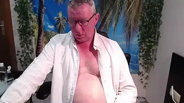 Snapshot of JamesBauer chatting on December 5, 2025, 4:33 am JamesBauer online show from December 5, 2025, 4:33 am