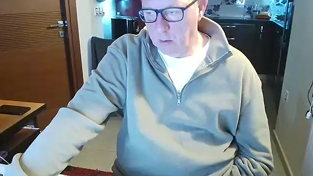 Snapshot of JamesBauer chatting on February 4, 2026, 4:29 am JamesBauer online show from February 4, 2026, 4:29 am