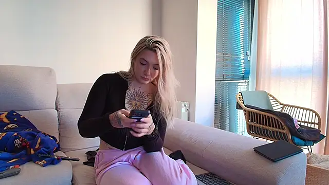 Snapshot of tattoobbgirl chatting on January 19, 2026, 11:47 am tattoobbgirl online show from January 19, 2026, 11:47 am