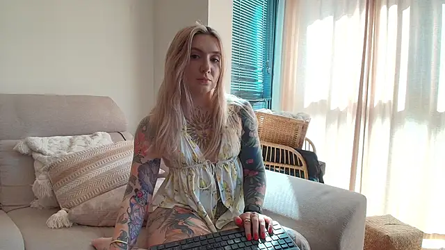 Snapshot of tattoobbgirl chatting on April 28, 2026, 3:27 pm tattoobbgirl online show from April 28, 2026, 3:27 pm