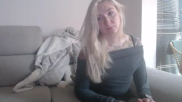 tattoobbgirl online show from November 5, 2025, 12:41 pm