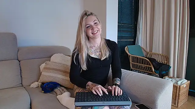 tattoobbgirl online show from March 6, 2026, 5:52 pm