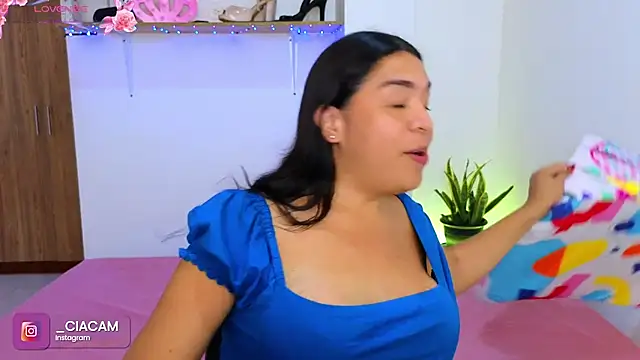 ciacam  online show from October 25, 2025, 5:06 am