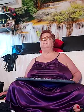 QueenPammy1 online show from April 8, 2026, 5:42 am