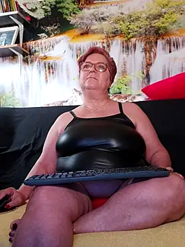 QueenPammy1 online show from March 18, 2025, 6:50 am