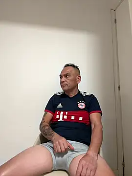 mateocali25 online show from June 1, 2026, 8:19 pm