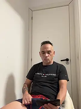 mateocali25 online show from July 17, 2026, 2:25 pm