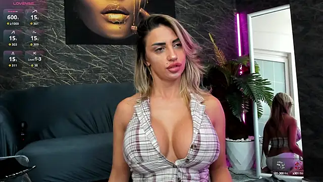 IzabelaTessa online show from October 5, 2025, 7:26 pm