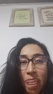 Snapshot of Elowyn chatting on May 23, 2026, 1:37 am Elowyn online show from May 23, 2026, 1:37 am