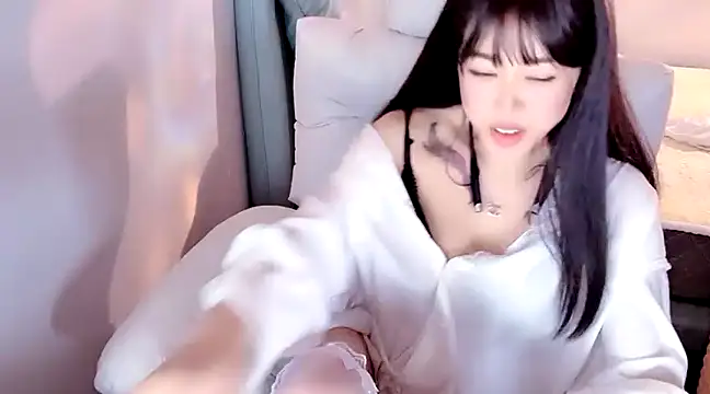 zuoqiao2000 online show from March 19, 2025, 7:40 am