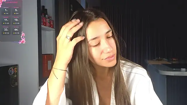 Snapshot of hot_ass_18 chatting on February 6, 2026, 11:23 pm hot ass 18 online show from February 6, 2026, 11:23 pm