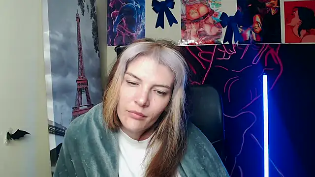 VanessaRey  online show from May 17, 2026, 4:56 am