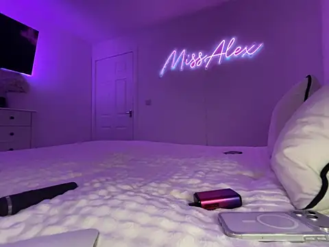 Snapshot of Missalex_xo chatting on February 4, 2026, 9:43 pm Missalex xo online show from February 4, 2026, 9:43 pm