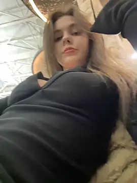 Snapshot of MilaBee chatting on November 2, 2025, 9:36 am MilaBee online show from November 2, 2025, 9:36 am