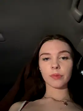 Snapshot of MilaBee chatting on November 14, 2025, 10:52 am MilaBee online show from November 14, 2025, 10:52 am