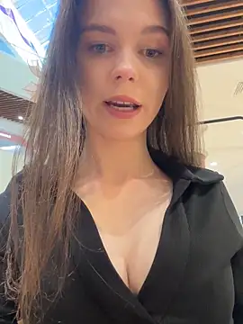 Snapshot of MilaBee chatting on October 13, 2025, 9:00 am MilaBee online show from October 13, 2025, 9:00 am