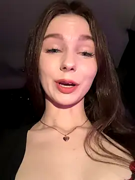 Snapshot of MilaBee chatting on November 16, 2025, 11:04 am MilaBee online show from November 16, 2025, 11:04 am