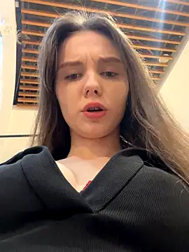 Snapshot of MilaBee chatting on October 23, 2025, 9:19 am MilaBee online show from October 23, 2025, 9:19 am