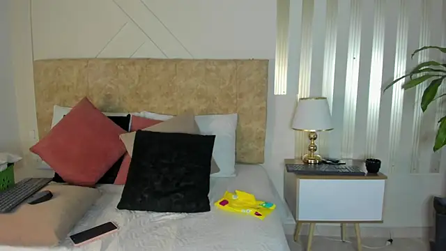 angelinarouse  online show from October 21, 2025, 2:44 am