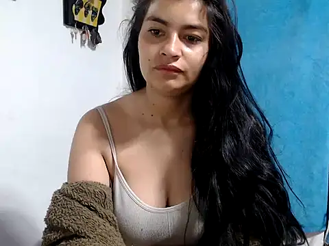 Snapshot of AlanaHotxx chatting on November 5, 2025, 8:28 am AlanaHotxx online show from November 5, 2025, 8:28 am