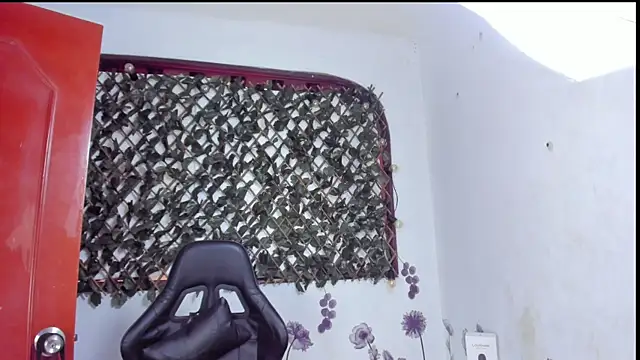 Sarahbrowm  online show from October 9, 2025, 6:08 pm