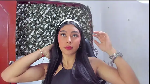 Sarahbrowm  online show from October 6, 2025, 7:14 pm