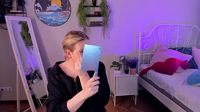 Snapshot of Jes_Solar chatting on October 7, 2025, 12:06 pm Jes Solar online show from October 7, 2025, 12:06 pm