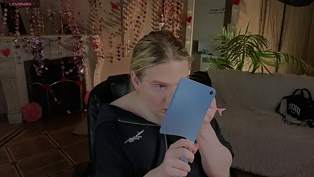 Jes Solar online show from February 25, 2026, 10:42 pm