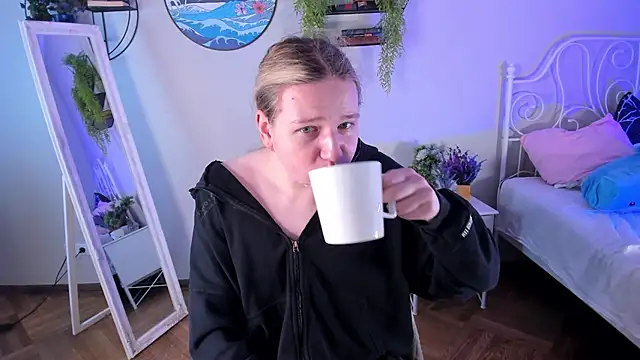 Snapshot of Jes_Solar chatting on October 12, 2025, 11:55 am Jes Solar online show from October 12, 2025, 11:55 am