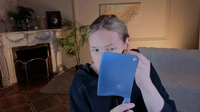 Snapshot of Jes_Solar chatting on November 19, 2025, 10:10 pm Jes Solar online show from November 19, 2025, 10:10 pm