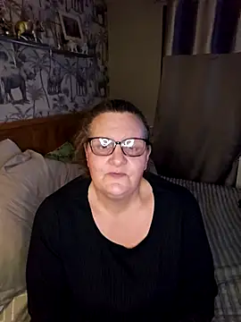 Snapshot of MissQueenBeex chatting on February 25, 2026, 8:08 pm MissQueenBeex online show from February 25, 2026, 8:08 pm