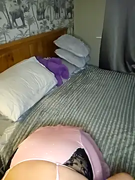 MissQueenBeex online show from November 17, 2025, 6:56 pm