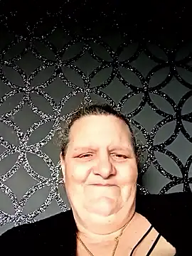 Snapshot of MissQueenBeex chatting on March 20, 2026, 12:06 pm MissQueenBeex online show from March 20, 2026, 12:06 pm