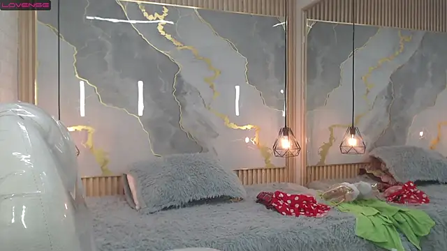 Snapshot of nei_girl chatting on October 10, 2025, 11:11 am nei girl online show from October 10, 2025, 11:11 am