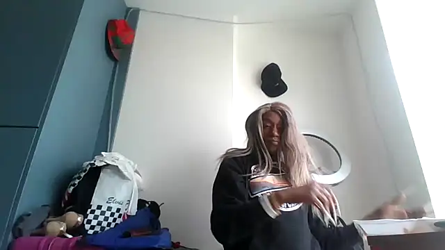 ItsBarbieBitcxxxx69 online show from February 11, 2026, 9:14 pm