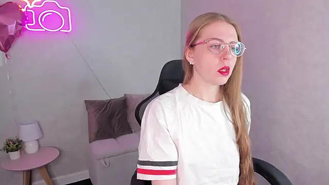 Joann Shermann online show from February 25, 2026, 1:17 am