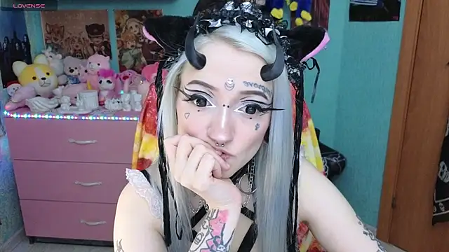 Manuela unicorn online show from April 14, 2026, 8:25 pm