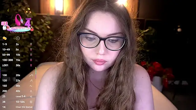 Snapshot of LuxSopphia chatting on July 6, 2026, 12:23 pm LuxSopphia online show from July 6, 2026, 12:23 pm