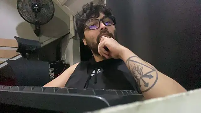 Freakydrag online show from November 14, 2025, 3:54 am