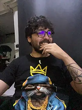 Freakydrag online show from November 15, 2025, 4:05 am