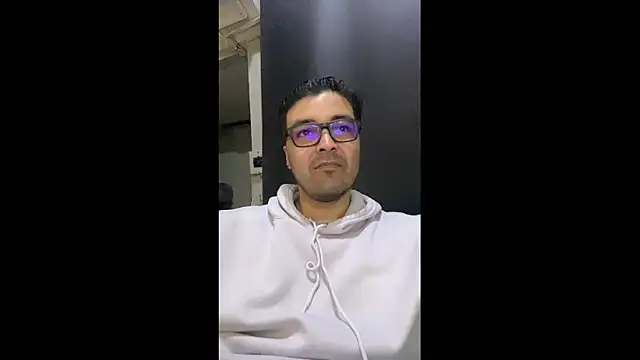 Freakydrag online show from November 19, 2025, 4:23 am