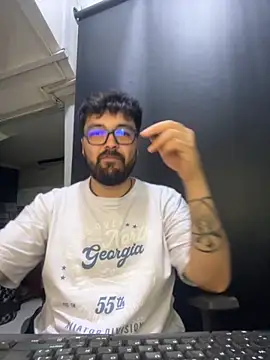 Freakydrag online show from September 23, 2025, 2:07 am