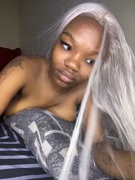 Snapshot of YummyMelanin117 chatting on October 17, 2025, 3:32 am YummyMelanin117 online show from October 17, 2025, 3:32 am