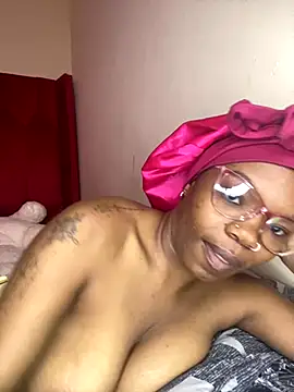 Snapshot of YummyMelanin117 chatting on November 17, 2025, 8:07 am YummyMelanin117 online show from November 17, 2025, 8:07 am